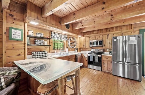 Hemlock Hills Cabin | Theater Cabin with Hot Tub and Fire Pit, Sleeps 8