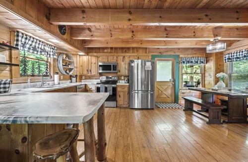 Hemlock Hills Cabin | Theater Cabin with Hot Tub and Fire Pit, Sleeps 8