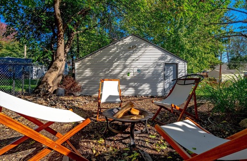 Bancroft House | Theater - Firepit & BBQ - Life Size Games