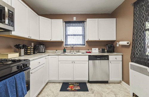 Rockford House | Theater Nights, Game Room & Balcony Delights
