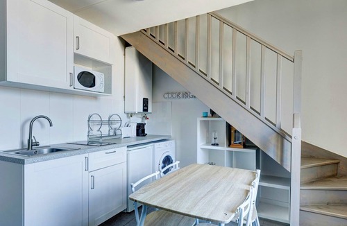 Bagnolet Apartment | TheBlueStay 135 - Cosy apartment