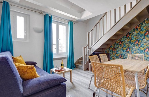 Bagnolet Apartment | TheBlueStay 136 - Beautiful Duplex Apartment
