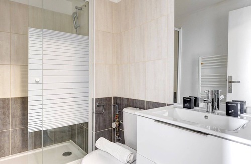 Bagnolet Apartment | TheBlueStay 136 - Beautiful Duplex Apartment