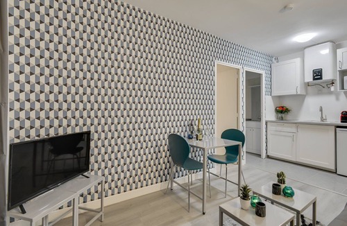 Bagnolet Apartment | TheBlueStay 137 - Charming and cosy apartment
