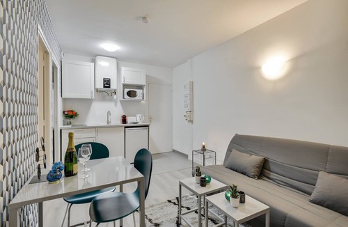 Bagnolet Apartment | TheBlueStay 137 - Charming and cosy apartment