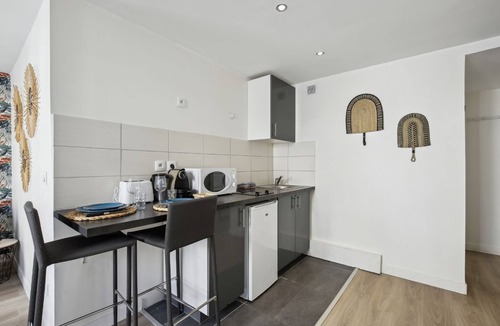 Asnieres-sur-Seine Apartment | TheBlueStay 144 - Cosy cocoon in Asnières