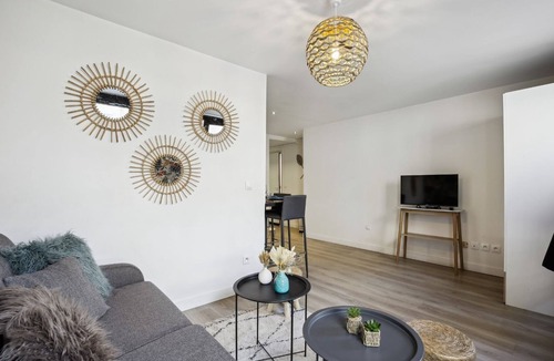 Asnieres-sur-Seine Apartment | TheBlueStay 144 - Cosy cocoon in Asnières
