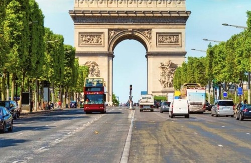 Marais Apartment | TheBlueStay 193 ME3D - Spacious Apt with Jacuzzi