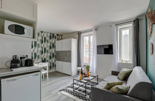 Bagnolet Apartment | TheBlueStay 203 - Elegant and charming studio