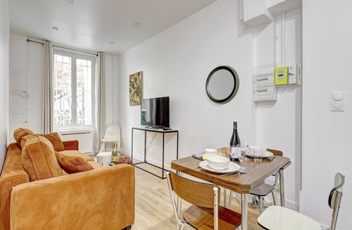 Hopital Saint-Louis Apartment | TheBlueStay 240 – Stunning apartment in Paris 10