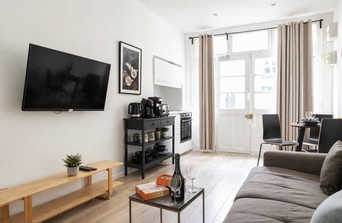 Quartier de la Porte-Saint-Denis Apartment | TheBlueStay 269 - Cosy Studio- Heart of Paris