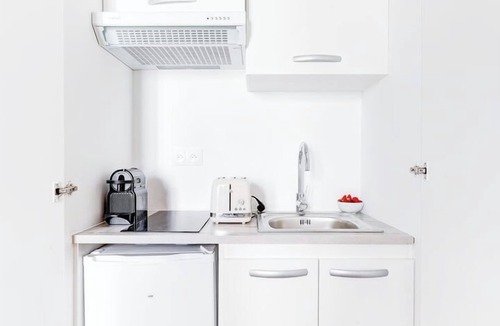3rd Arrondissement Apartment | TheBlueStay 281 - Cozy Apt w/Terrace - Le Marais