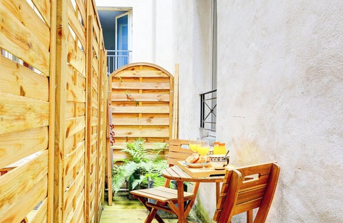 3rd Arrondissement Apartment | TheBlueStay 281 - Cozy Apt w/Terrace - Le Marais