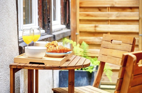 Arts-et-Metiers Apartment | TheBlueStay 282 - Cozy Apt w/Terrace - Le Marais
