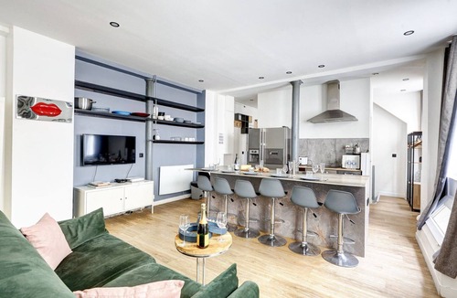 Quartier de la Folie-Mericourt Apartment | TheBlueStay 37 - Cozy Apt in Oberkampf Paris 11