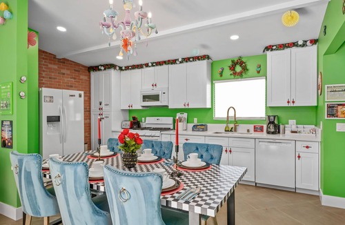 Southwest Anaheim House | Theme Park Paradise: Disney + Universal & More!