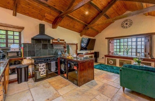 Bethania House | Themed 3 bedroom cottage, with bar & pool table