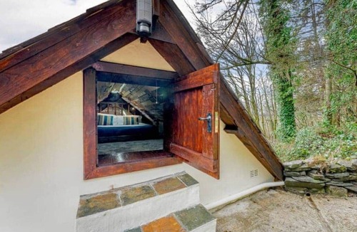 Bethania House | Themed 3 bedroom cottage, with bar & pool table