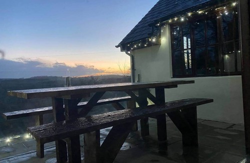 Bethania House | Themed 3 bedroom cottage, with bar & pool table