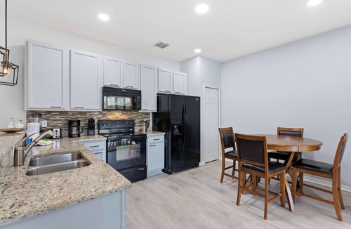 Veranda Palms House | Themed Disney Home w/Pool & Game Room 2613