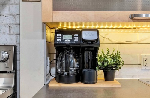 Northwest Calgary House | TheOwlet PetFriendly BigOffice QueenBD AC