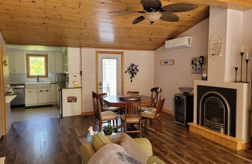 Point Clark Cottage | There's no place like the cottage! Beautiful cozy cottage, minutes from beach
