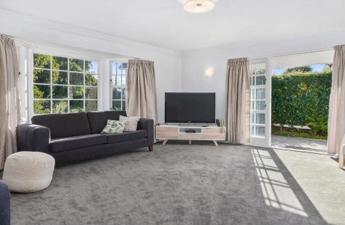 Springfield House | Thermal Adventure Retreat