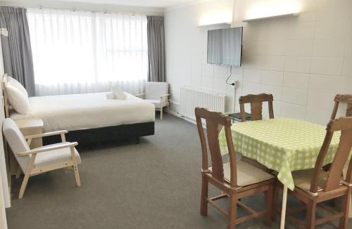 Fenton Street Hotel | Thermal Oak Motel