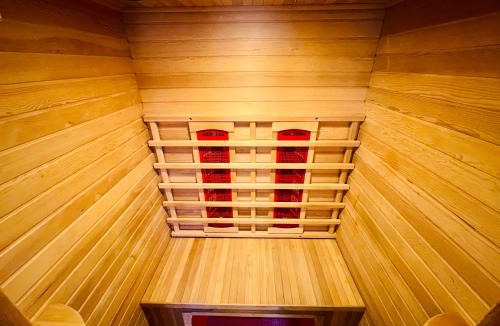 Unterseen Apartment | -TheUrbanist- Sauna Free Parking Fast WiFi
