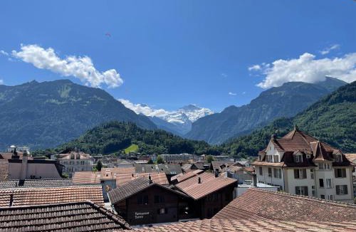 Unterseen Apartment | -TheUrbanist- Sauna Free Parking Fast WiFi