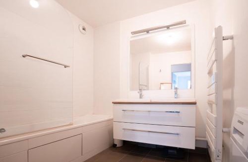 19th Arrondissement Apartment | Thionville 2 - KP - Bright apartment for 4 people Paris 19