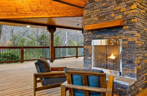 Blairsville House | Third-floor mountain view suite with deck, game room, & firepits