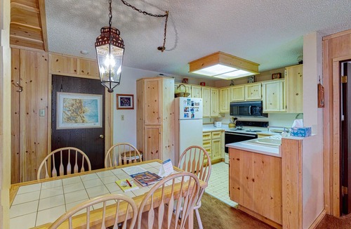 Purgatory Condo | Third-floor mountain-view condo within walking distance of slopes