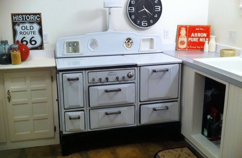 Jasper County Apartment | "Thirties" Apt at Ozark Highlands Farm