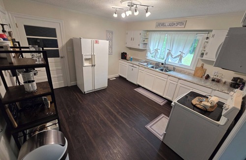 Burnettown House | This 3 bedroom 1 bathroom brick ranch is located between Aiken and Augusta.