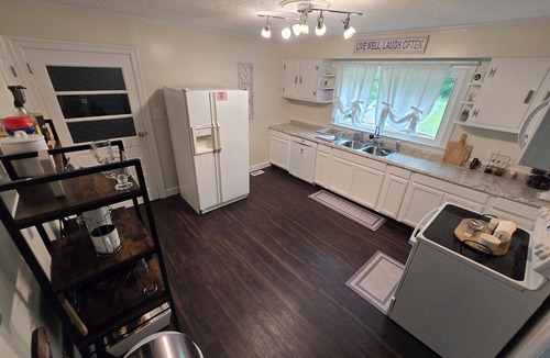 Burnettown House | This 3 bedroom 1 bathroom brick ranch is located between Aiken and Augusta.