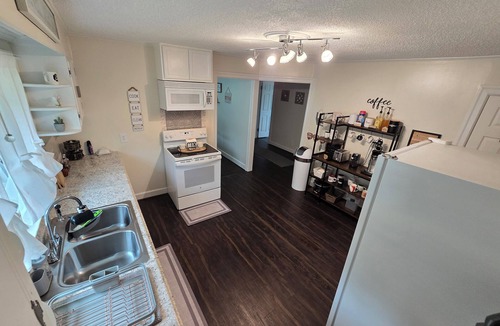 Burnettown House | This 3 bedroom 1 bathroom brick ranch is located between Aiken and Augusta.