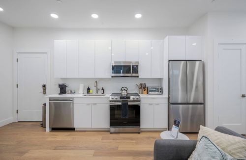 Allston Apartment | This apartment is a 1 bedroom(s), 1 bathrooms, located in Brighton, MA.