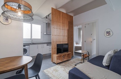 Sants Apartment | This apartment is a 2 bedroom(s), 1 bathrooms, located in Barcelona, Catalunya.