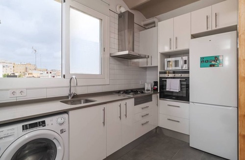 Sants Apartment | This apartment is a 2 bedroom(s), 1 bathrooms, located in Barcelona, Catalunya.