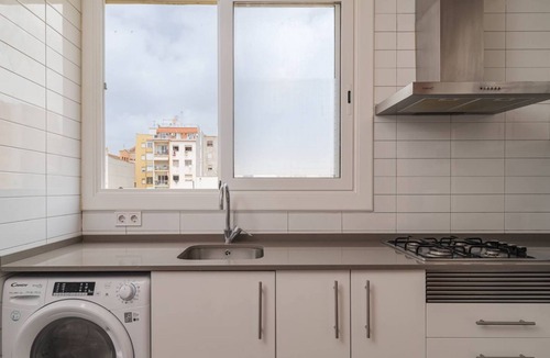 Sants Apartment | This apartment is a 2 bedroom(s), 1 bathrooms, located in Barcelona, Catalunya.