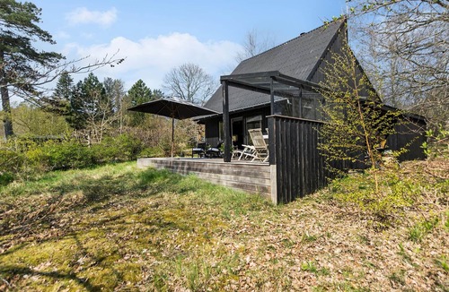 Tisvildeleje House | This attractive wooden house welcomes you in a wooded residential area of Tisvildeleje.
