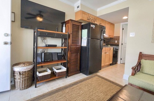 Avalon Condo | This BEACH BLOCK adorable condo at the Ocean View is one of Avalon's perfect places to get-a-way to the shore.