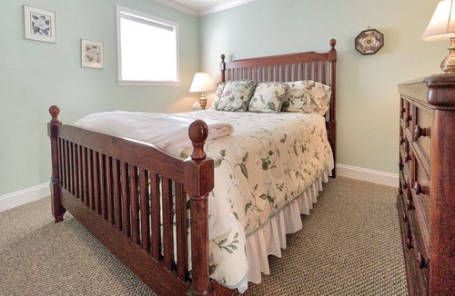 Avalon Condo | This BEACH BLOCK adorable condo at the Ocean View is one of Avalon's perfect places to get-a-way to the shore.