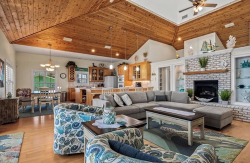 Alligator Point House | This Cape Cod style beauty will make you fall in love with the Forgotten Coast!