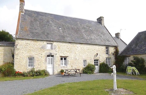 Saint-Germain-du-Pert House | This charming property in the countryside is a farm from the 18th century.