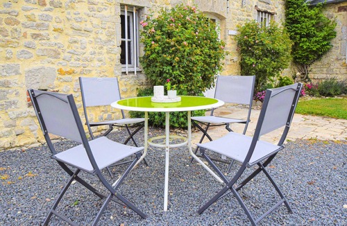 Saint-Germain-du-Pert House | This charming property in the countryside is a farm from the 18th century.