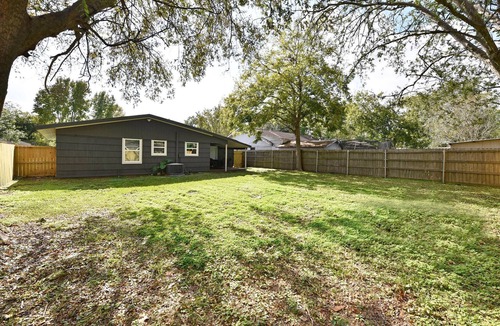 Sharpstown House | This charming 3 bedroom,1.5 bathroom home is the perfect place to relax!