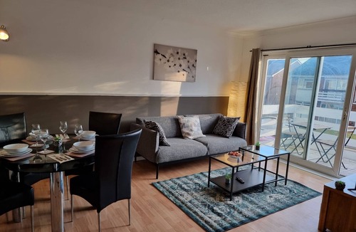 Harlington House | This charming house with balcony