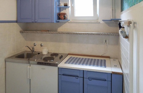 Martinscica Apartment | This compact holiday apartment is just a few metres from the pebble beach.
